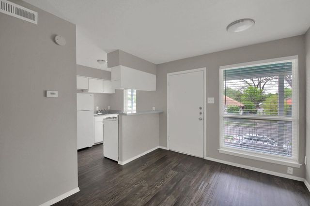 4406 Avenue C Ave 104, Austin, TX 78751