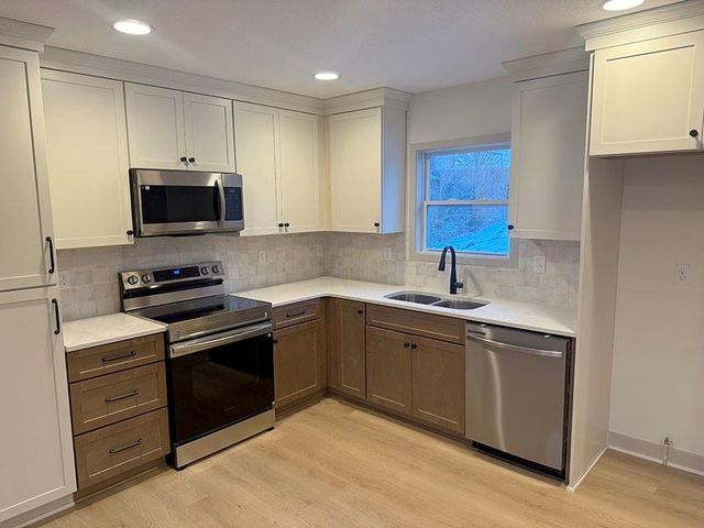 626 NW Village Drive, Lee's Summit, MO 64063