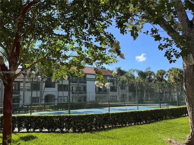 550 S Park Road 188, Hollywood, FL 33021