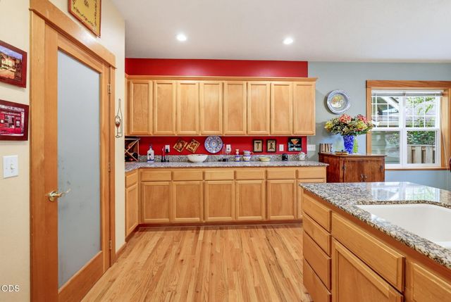 2685 Clay Creek Way, Ashland, OR 97520
