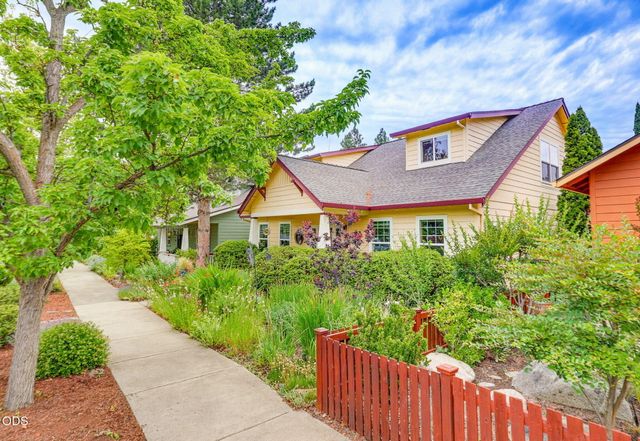 2685 Clay Creek Way, Ashland, OR 97520