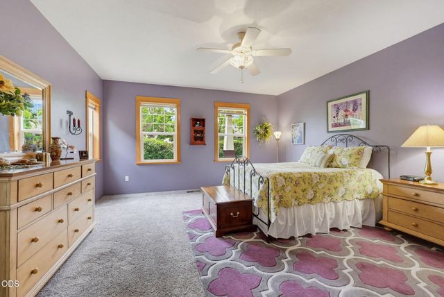 2685 Clay Creek Way, Ashland, OR 97520