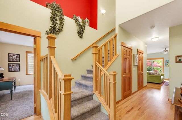 2685 Clay Creek Way, Ashland, OR 97520