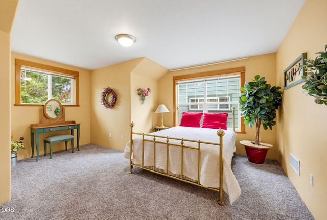 2685 Clay Creek Way, Ashland, OR 97520