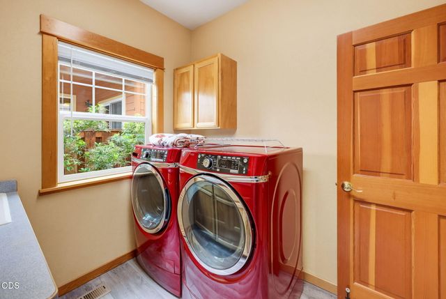 2685 Clay Creek Way, Ashland, OR 97520