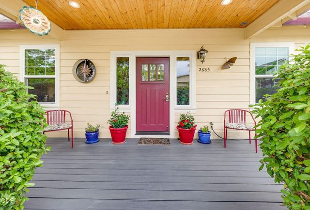2685 Clay Creek Way, Ashland, OR 97520