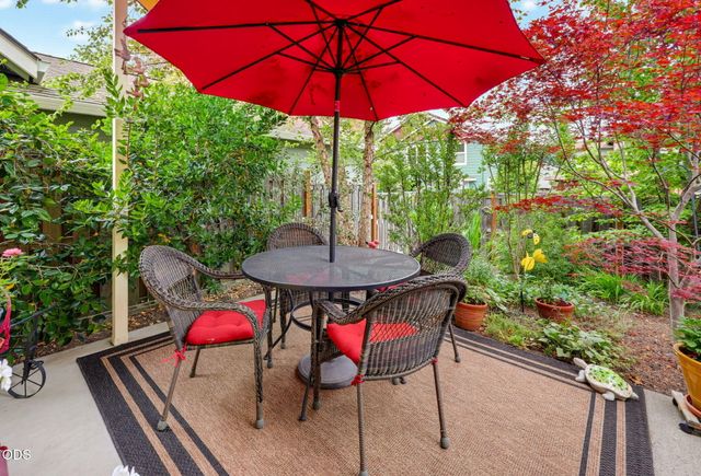 2685 Clay Creek Way, Ashland, OR 97520