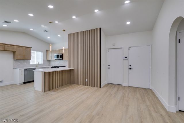 5574 Ballinger Drive, Las Vegas, NV 89142
