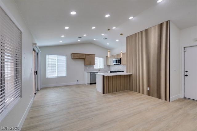 5574 Ballinger Drive, Las Vegas, NV 89142