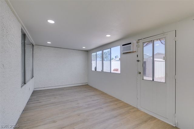5574 Ballinger Drive, Las Vegas, NV 89142