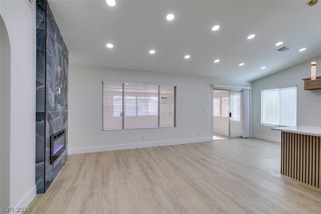 5574 Ballinger Drive, Las Vegas, NV 89142