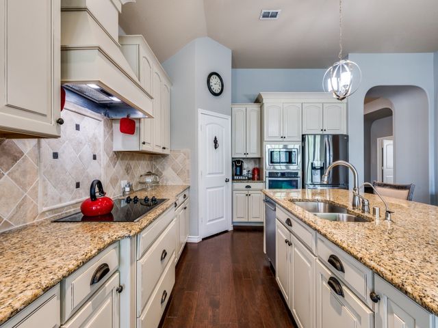 1220 Isabella Lane, Savannah, TX 76227