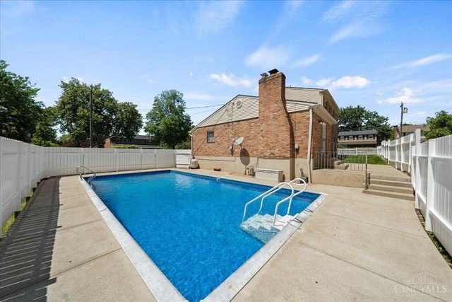 1996 Robinway Drive, Anderson Twp, OH 45230