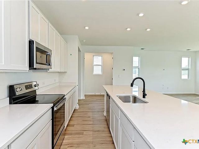 157 Seattle Slew DR, Jarrell, TX 76537