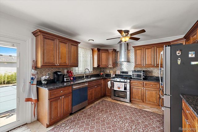 40058 Fraser Drive, Sterling Heights, MI 48310