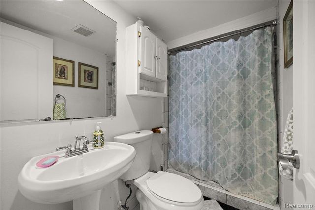 40058 Fraser Drive, Sterling Heights, MI 48310