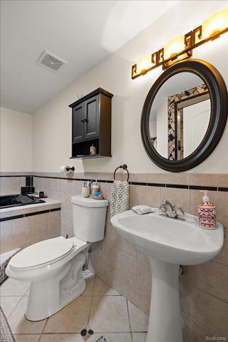 40058 Fraser Drive, Sterling Heights, MI 48310