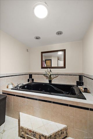 40058 Fraser Drive, Sterling Heights, MI 48310