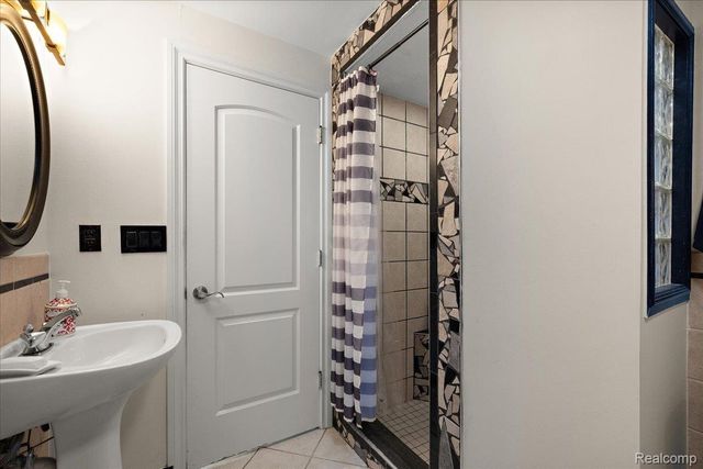 40058 Fraser Drive, Sterling Heights, MI 48310