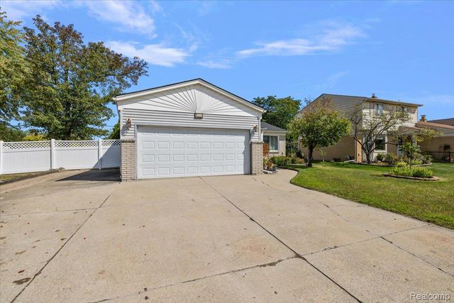 40058 Fraser Drive, Sterling Heights, MI 48310