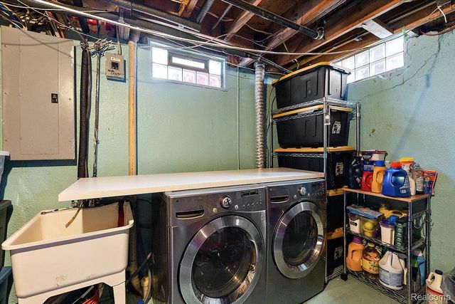 40058 Fraser Drive, Sterling Heights, MI 48310