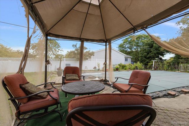 40058 Fraser Drive, Sterling Heights, MI 48310