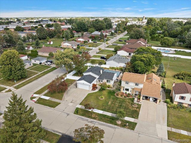 40058 Fraser Drive, Sterling Heights, MI 48310