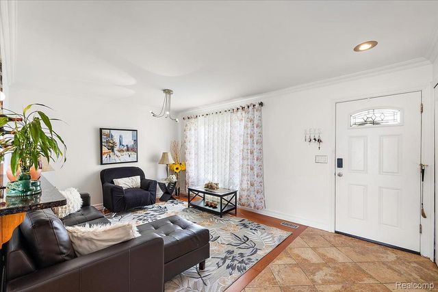 40058 Fraser Drive, Sterling Heights, MI 48310