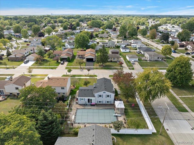 40058 Fraser Drive, Sterling Heights, MI 48310