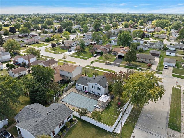 40058 Fraser Drive, Sterling Heights, MI 48310