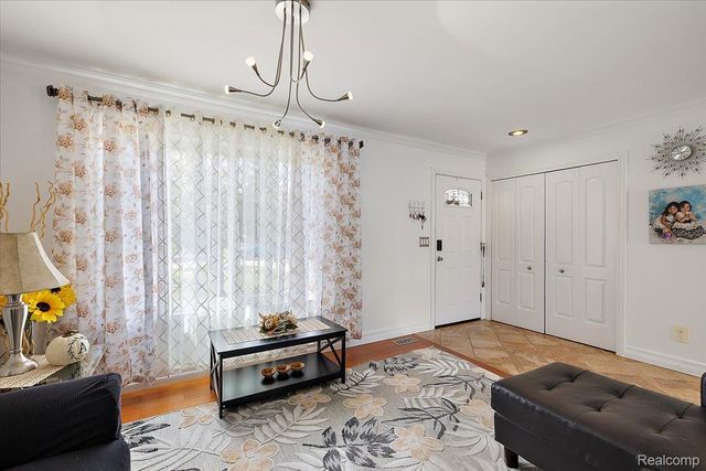 40058 Fraser Drive, Sterling Heights, MI 48310