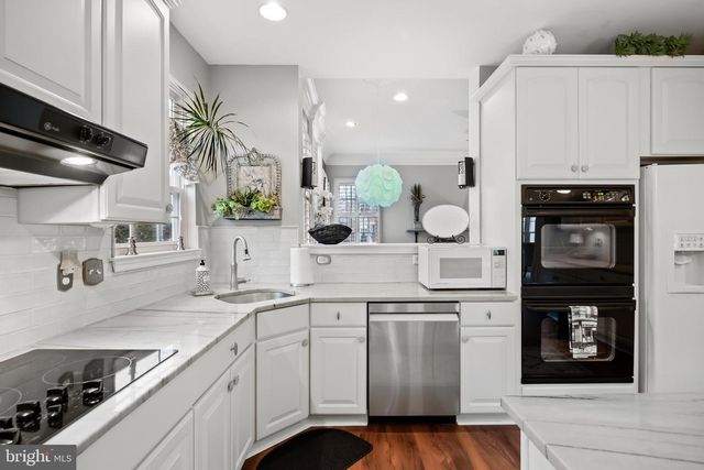 8 SARATOGA SPRINGS DR, Cinnaminson, NJ 08077