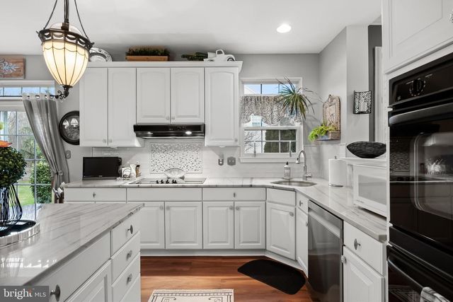 8 SARATOGA SPRINGS DR, Cinnaminson, NJ 08077