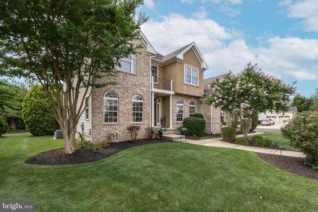 8 SARATOGA SPRINGS DR, Cinnaminson, NJ 08077