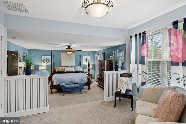 8 SARATOGA SPRINGS DR, Cinnaminson, NJ 08077