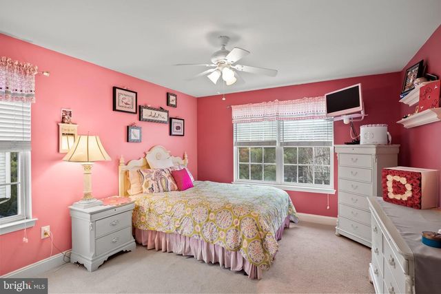 8 SARATOGA SPRINGS DR, Cinnaminson, NJ 08077