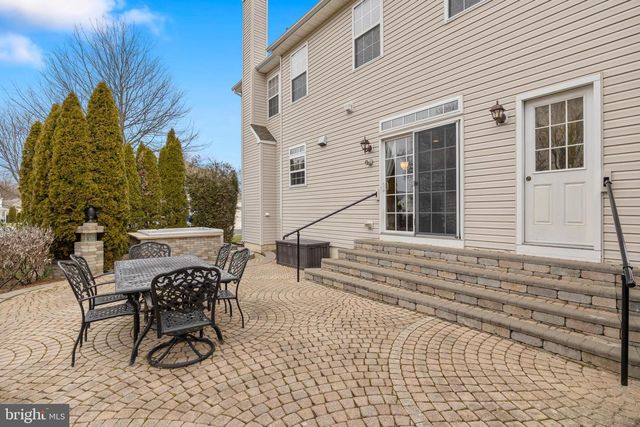 8 SARATOGA SPRINGS DR, Cinnaminson, NJ 08077