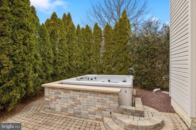 8 SARATOGA SPRINGS DR, Cinnaminson, NJ 08077