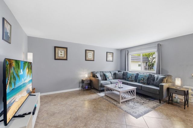 376 Saxony H, Delray Beach, FL 33446