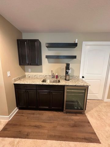 703 N 10th Avenue, Winterset, IA 50273