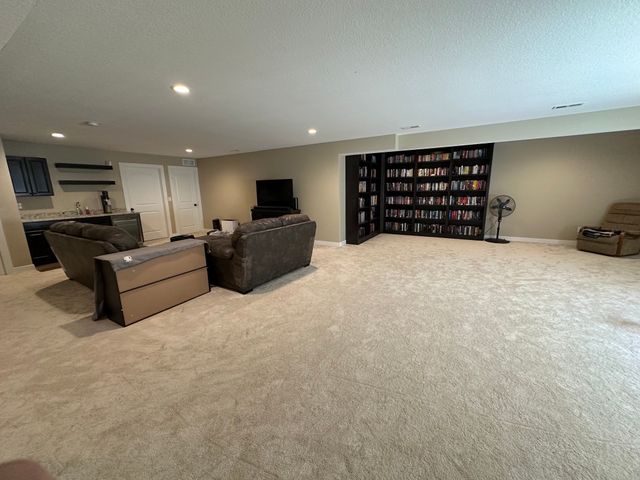 703 N 10th Avenue, Winterset, IA 50273