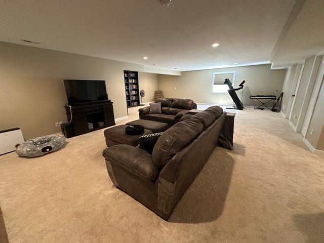 703 N 10th Avenue, Winterset, IA 50273