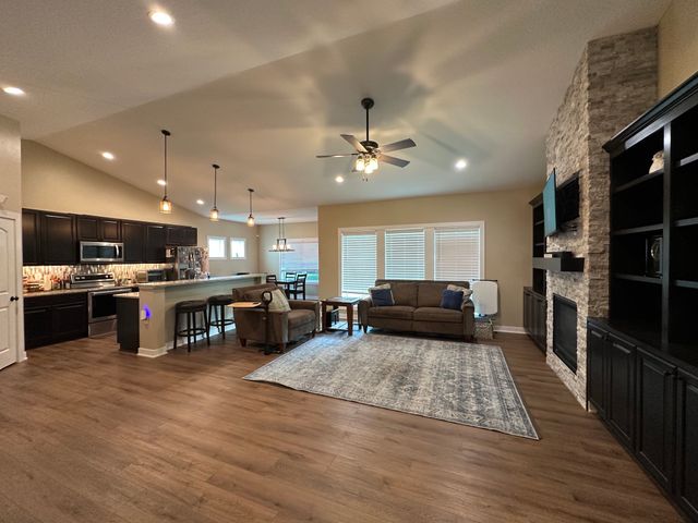 703 N 10th Avenue, Winterset, IA 50273