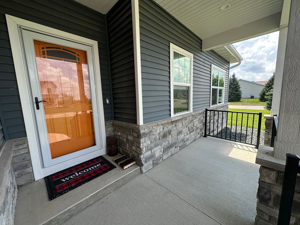703 N 10th Avenue, Winterset, IA 50273