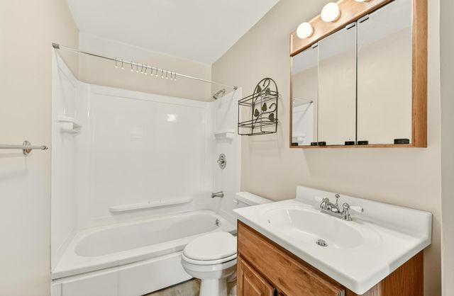 402 Strathmore Lane SE, Rochester, MN 55904