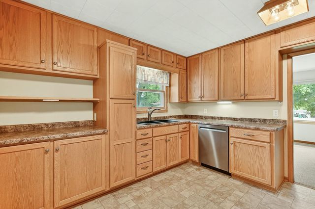 402 Strathmore Lane SE, Rochester, MN 55904