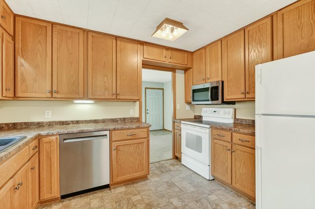 402 Strathmore Lane SE, Rochester, MN 55904
