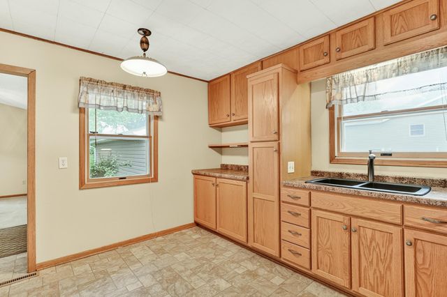 402 Strathmore Lane SE, Rochester, MN 55904
