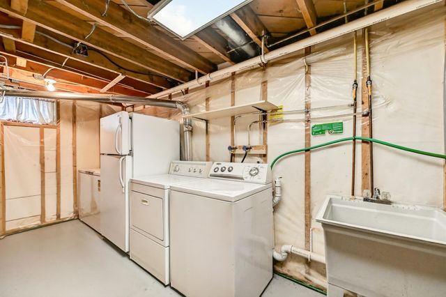 402 Strathmore Lane SE, Rochester, MN 55904