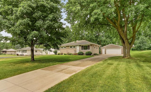 402 Strathmore Lane SE, Rochester, MN 55904
